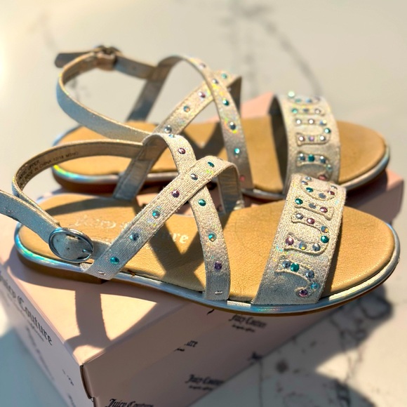 Cute and in great condition sandals - Picture 1 of 2